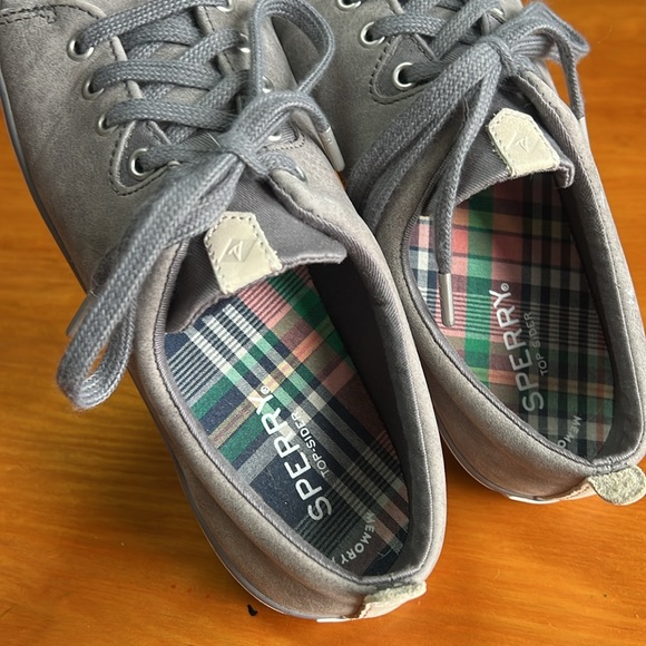 Sperry suede tie sneaker Sz. 8 - Picture 4 of 7